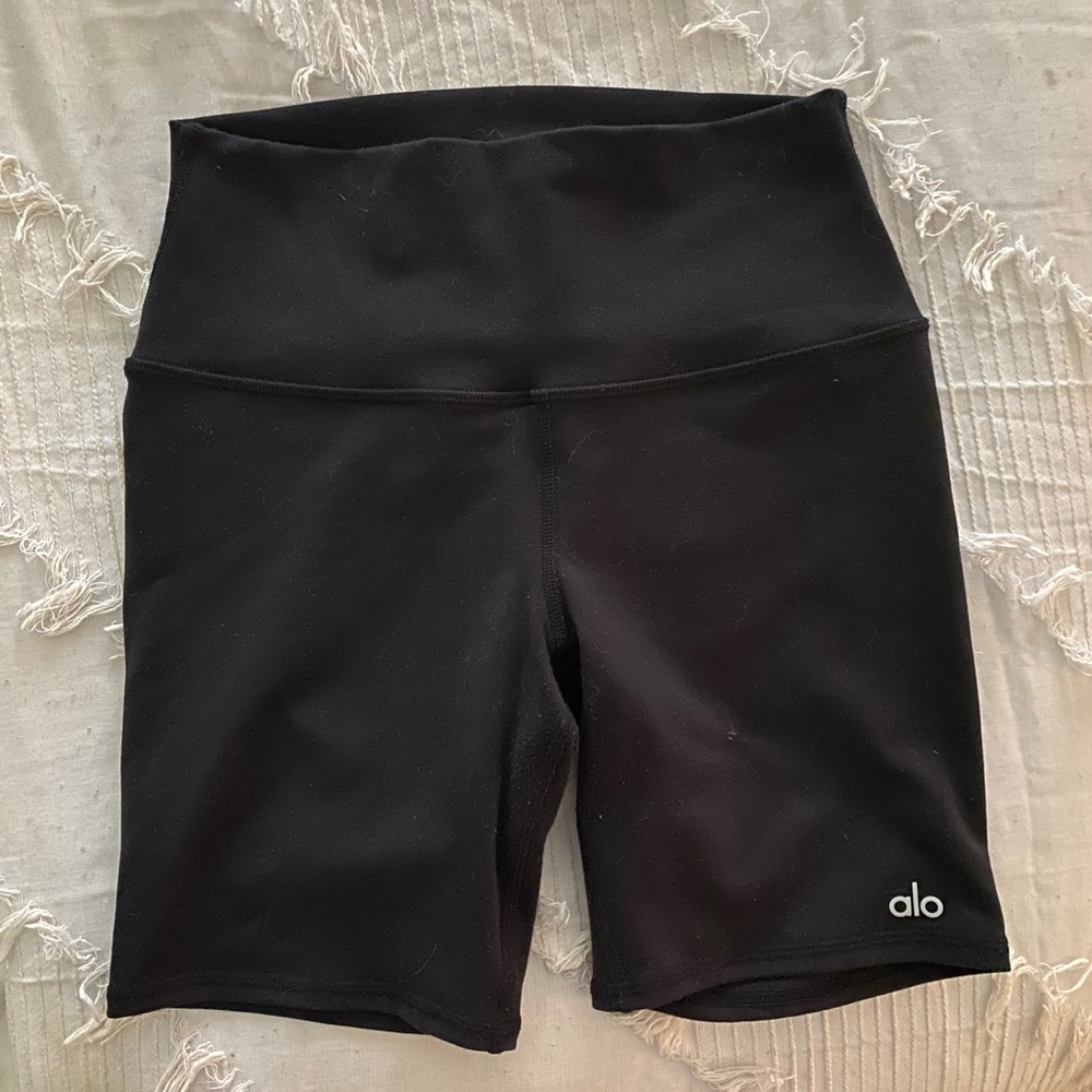 alo biker shorts